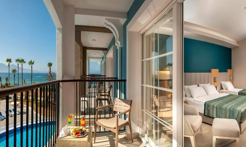 هتل افسوس هالیدی بیچ کلاب